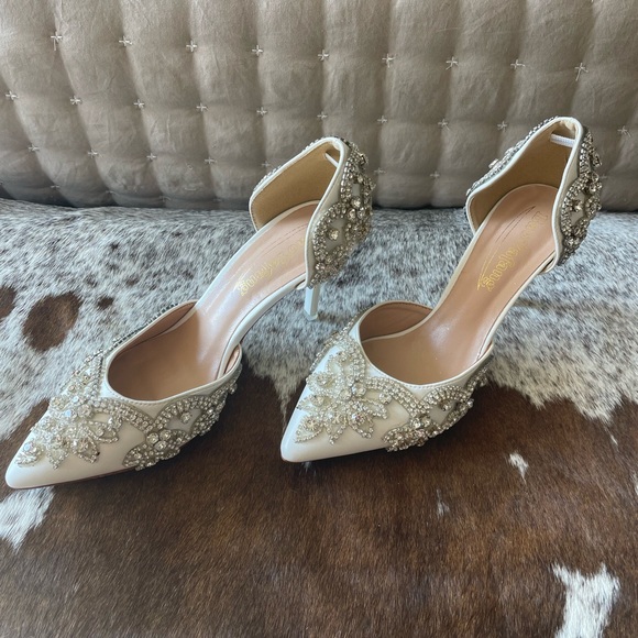 Perfect wedding shoe! Size 8.5 - Picture 2 of 4